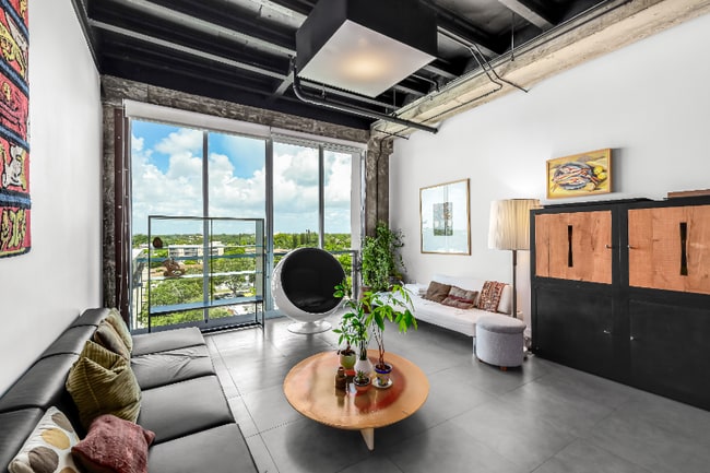 8101 Biscayne Blvd in Miami, FL - Foto de edificio - Building Photo