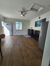 4054 Azul Way in Sacramento, CA - Foto de edificio - Building Photo