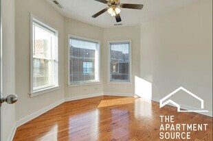 850 W Cornelia Ave, Unit 3W in Chicago, IL - Building Photo