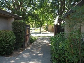 5707 N Valentine Ave in Fresno, CA - Building Photo - Building Photo