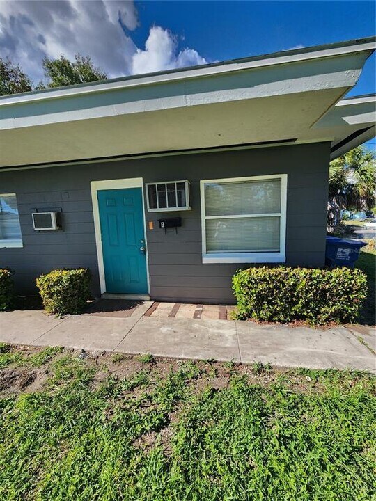 2219 Highland St S in St. Petersburg, FL - Building Photo