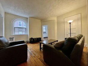 186 Naples Rd, Unit 3 in Brookline, MA - Foto de edificio - Building Photo