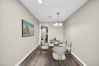 1736 Crestdale Dr in Houston, TX - Building Photo - Building Photo