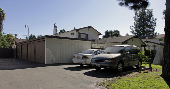 350-354 Spencer Ave in Upland, CA - Foto de edificio - Building Photo