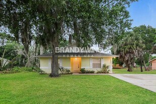 1603 1st St SE in Ruskin, FL - Building Photo