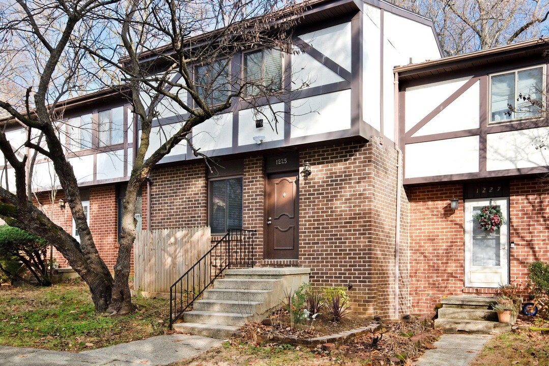 1225 Driftwood Ct in Arnold, MD - Building Photo