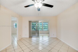 608 SW Natura Blvd in Deerfield Beach, FL - Building Photo - Building Photo