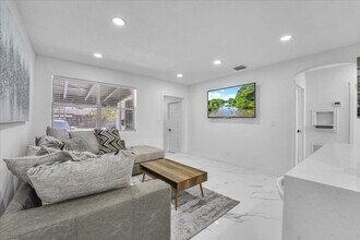 1208 N 25th Ave in Hollywood, FL - Building Photo - Building Photo