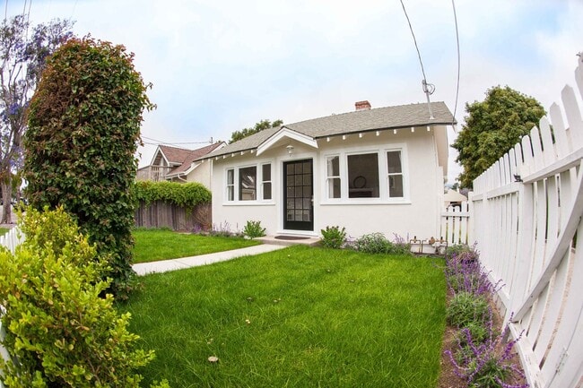 2018 Monterey St in Santa Barbara, CA - Building Photo - Building Photo