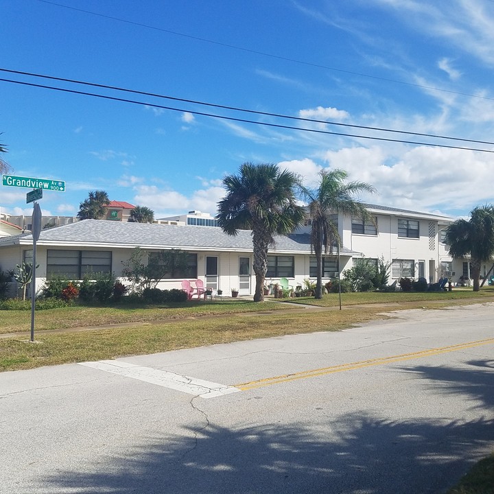 Grandview Villas in Daytona Beach, FL - Building Photo