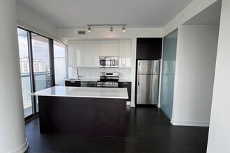 1815 Yonge St in Toronto, ON - Building Photo - Building Photo