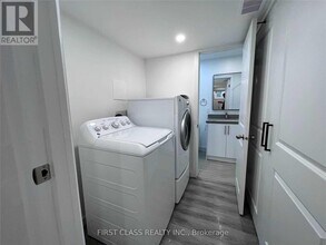 2571 Palisander Ave in Mississauga, ON - Building Photo - Building Photo