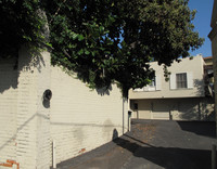 1308 N Flores St in West Hollywood, CA - Building Photo - Building Photo