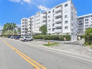 1075 92nd St in Bay Harbor Islands, FL - Building Photo