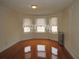 94 Maple St in Malden, MA - Building Photo