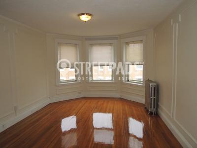 94 Maple St in Malden, MA - Building Photo