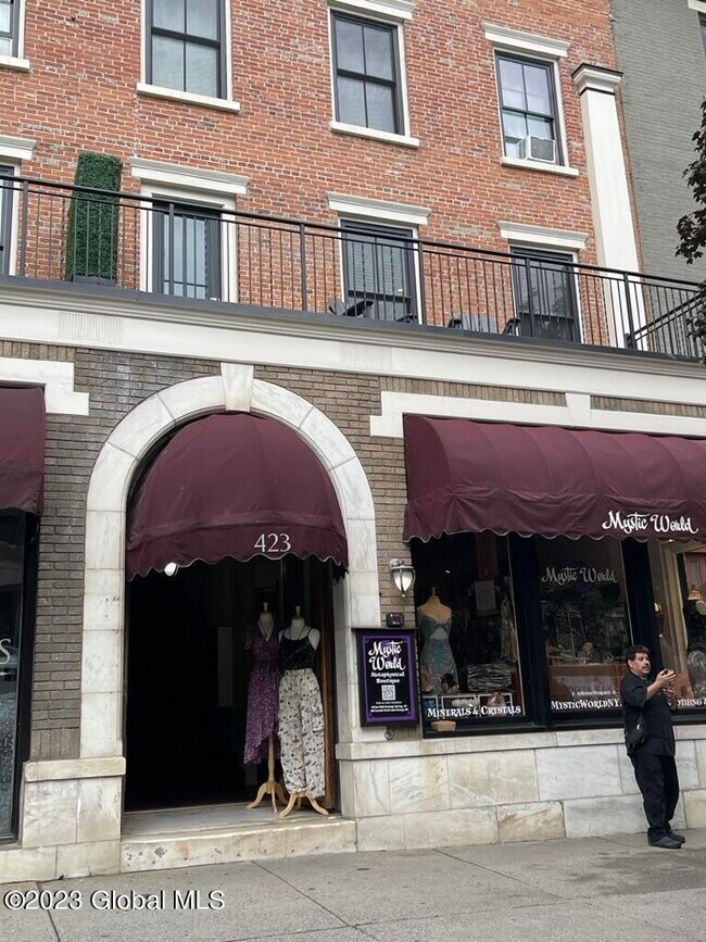 423 Broadway, Unit 22 in Saratoga Springs, NY - Building Photo - Building Photo