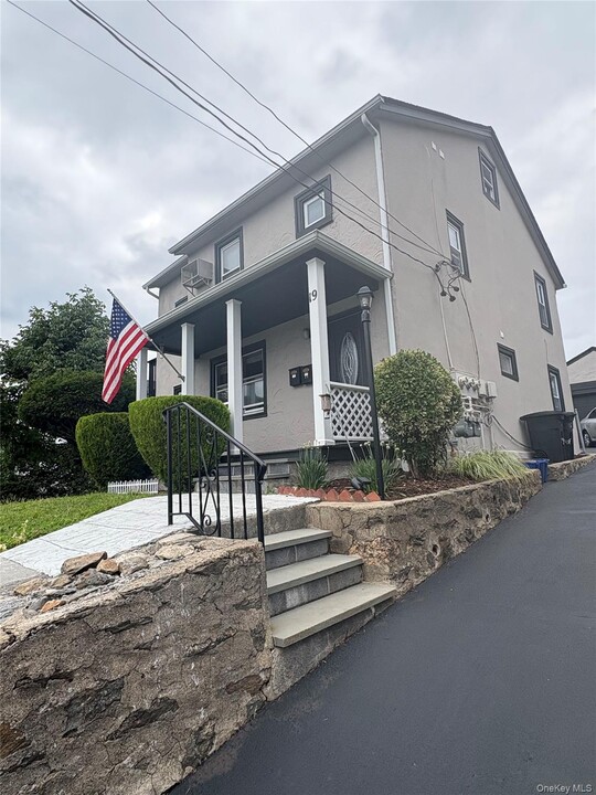 19 Hall Ave in Eastchester, NY - Foto de edificio