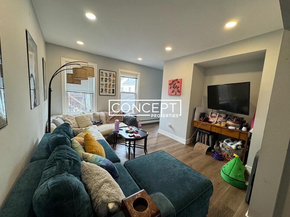 11 Pearl Ter, Unit 1 in Somerville, MA - Building Photo