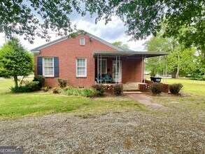 44 W Howell St in Hartwell, GA - Building Photo - Building Photo