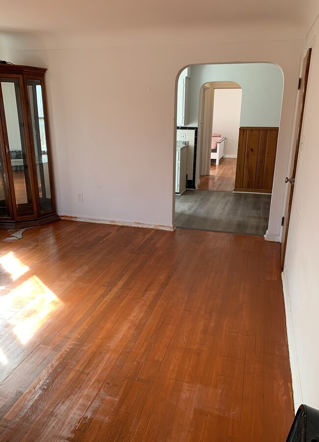 property at 3069 Glenmore Ave