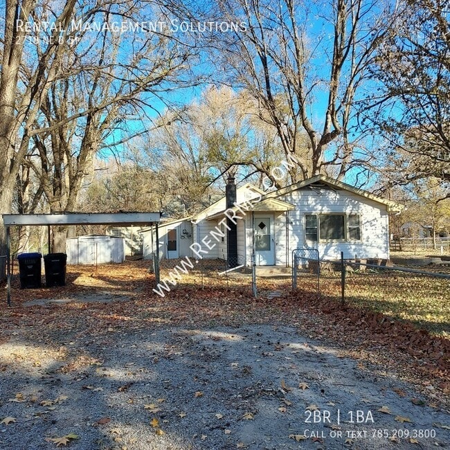 2718 NE B St in Topeka, KS - Building Photo - Building Photo