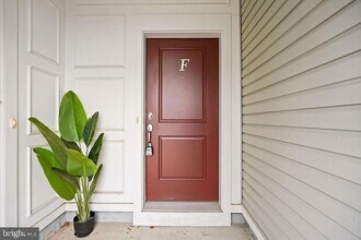 12854 Cloverleaf Center Drive in Germantown, MD - Foto de edificio - Building Photo