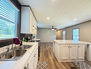 102 Eloise St in Conroe, TX - Building Photo - Building Photo