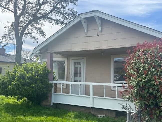 72 Bigham Dr in Central Point, OR - Building Photo - Building Photo