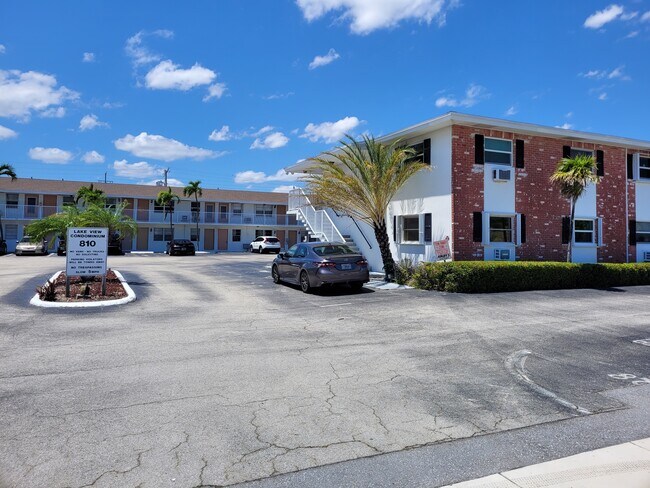 810 Lakeshore Dr photo'