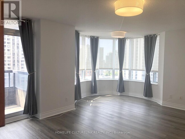 15-1515 Northtown Way in Toronto, ON - Building Photo - Building Photo
