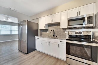 1462 Cleveland St in Clearwater, FL - Building Photo - Building Photo