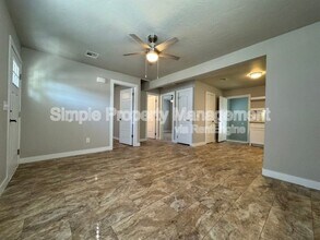 206 W Ercoupe Dr in Midwest City, OK - Building Photo - Building Photo