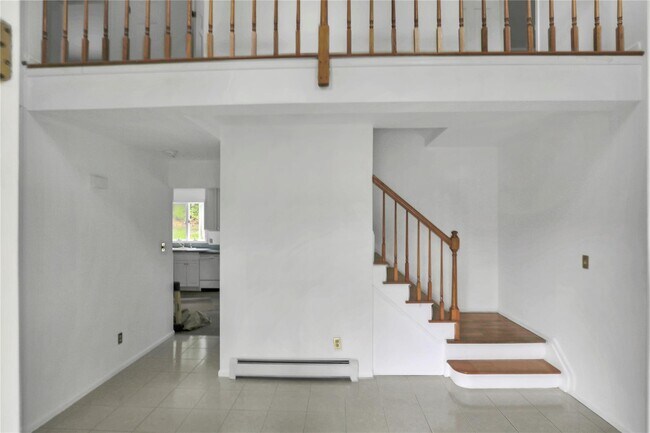 176 Lower Sheep Pasture Rd in East Setauket, NY - Building Photo - Building Photo
