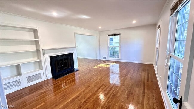 1271 Hereford Rd in Cleveland Heights, OH - Foto de edificio - Building Photo