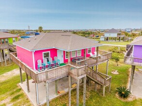 818 Johnson Crawford Cir in Port Bolivar, TX - Building Photo - Building Photo