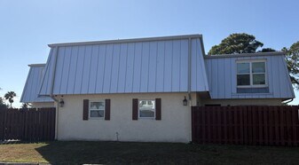 2630 SE Normand St in Stuart, FL - Building Photo