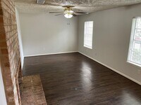 10922 Glenwolde Dr photo'