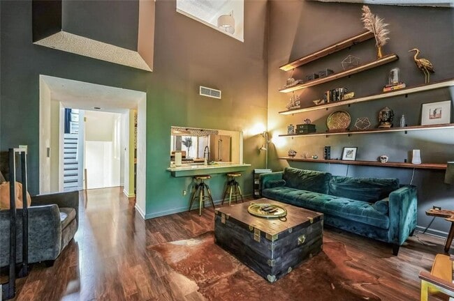 property at 502 Ivy Green Ln SE