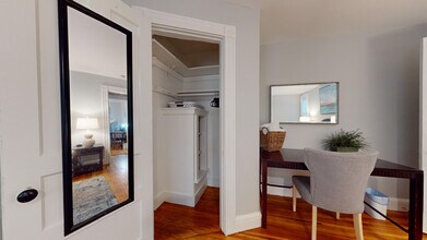 16 Linder Ter, Unit 2 in Newton, MA - Building Photo - Building Photo