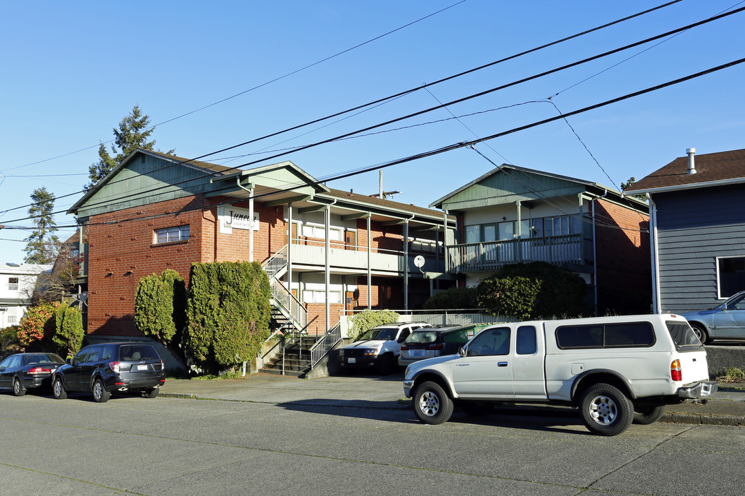 Juneau Apartments in Seattle, WA - Building Photo