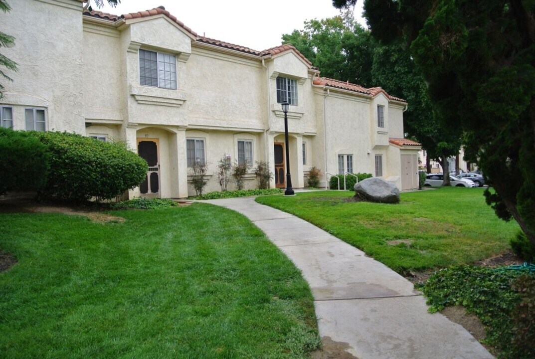 750 Breeze Hill Rd in Vista, CA - Building Photo