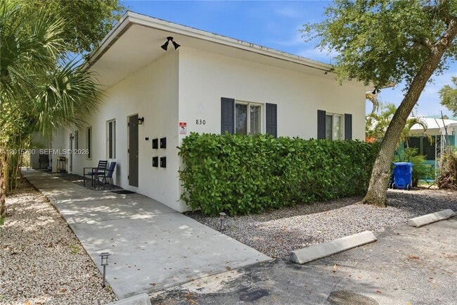 property at 830 SE 14th St