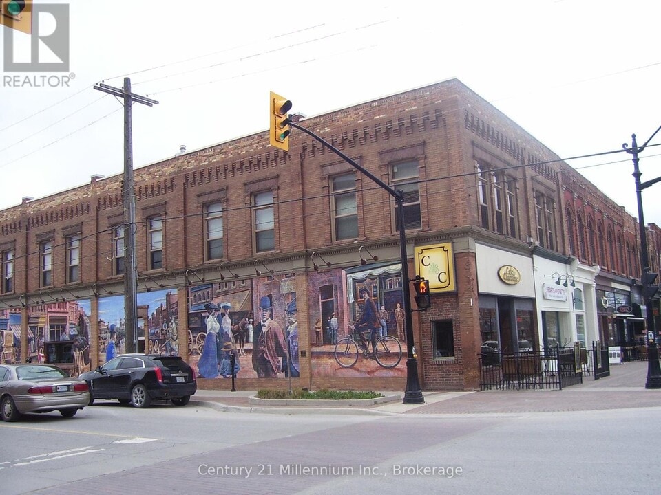 68 Hurontario St in Collingwood, ON - Building Photo