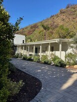 3459 Mandeville Canyon Rd in Los Angeles, CA - Building Photo