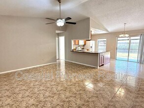 5723 Kneeland Ln in Tampa, FL - Building Photo - Building Photo