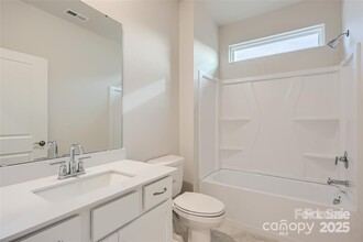 5901 Oak Br Cir in Maiden, NC - Building Photo - Building Photo