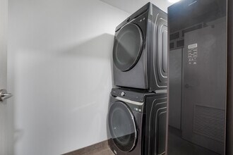 820 S Wilton Pl, Unit 401 in Los Angeles, CA - Foto de edificio - Building Photo