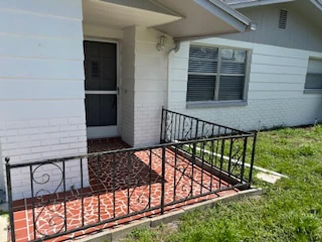 7301 Robstown Dr in Port Richey, FL - Building Photo - Building Photo