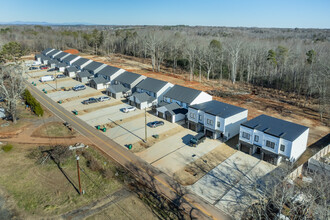 653-699 Neighborhood Rd in Wellford, SC - Building Photo - Building Photo